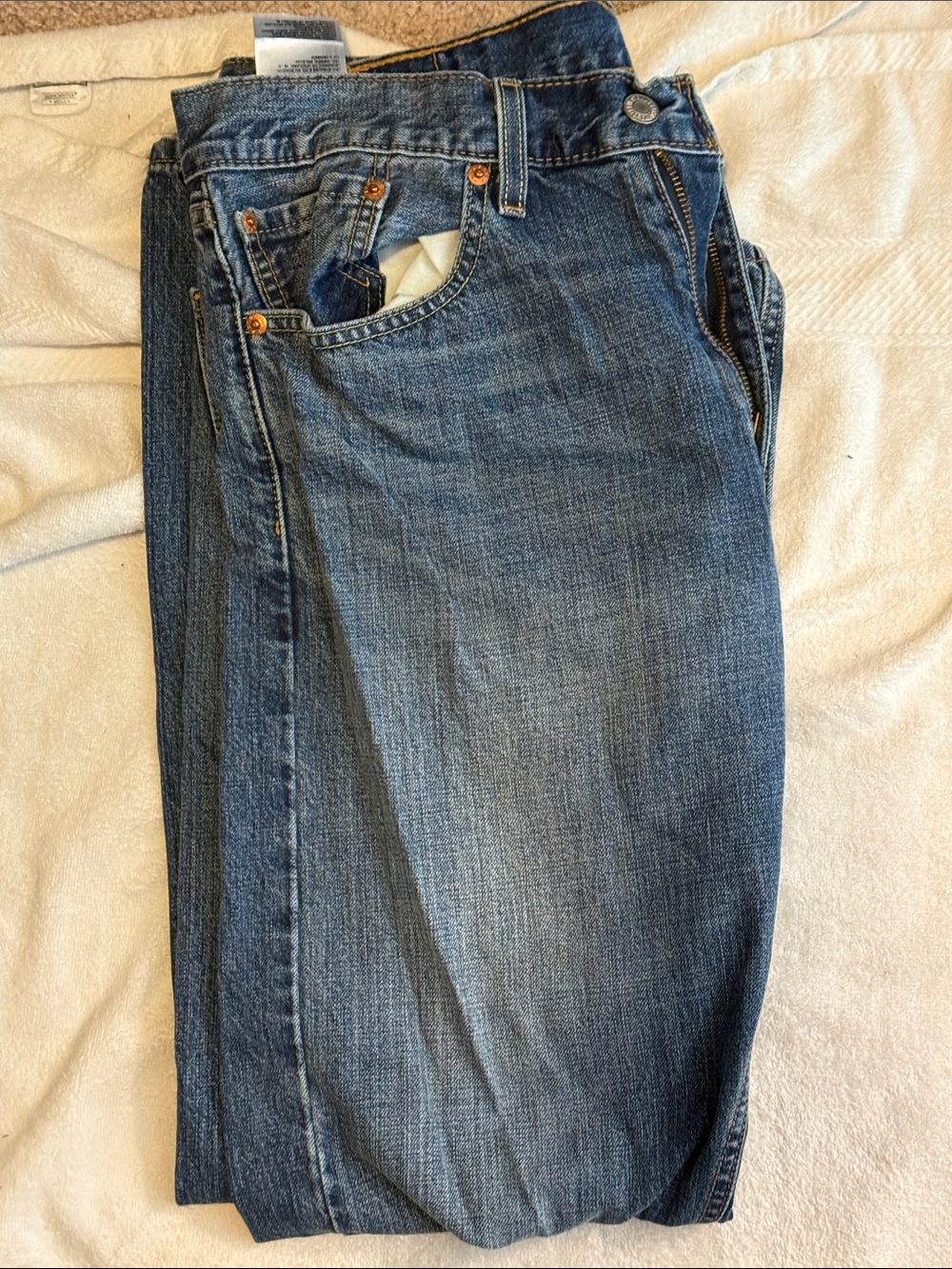 Levi's Men's Straight Leg Jeans in Medium Blue Denim - Picture 4 of 4